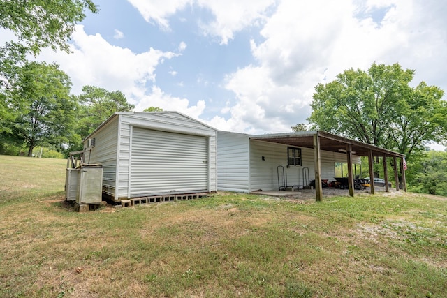 view of outdoor structure featuring a yard