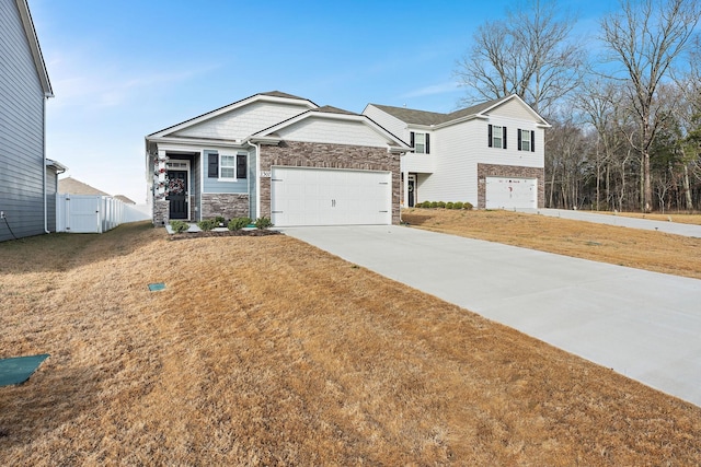 view of front of property featuring a front lawn