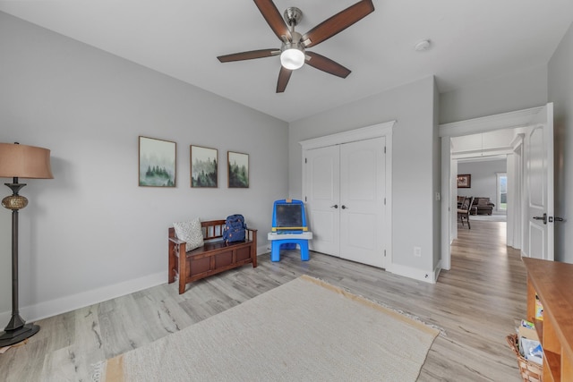 sitting room with light wood-type flooring and ceiling fan