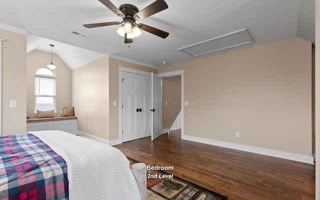 bedroom with ceiling fan, dark wood-type flooring, and vaulted ceiling