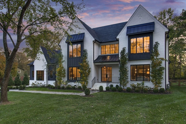 view of front of house featuring a yard