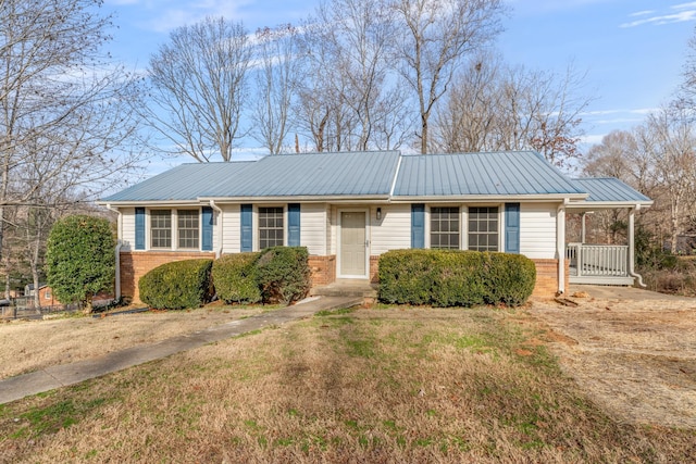 single story home featuring a front lawn