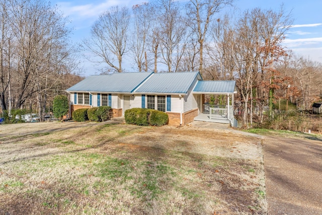 ranch-style home featuring a porch and a front lawn