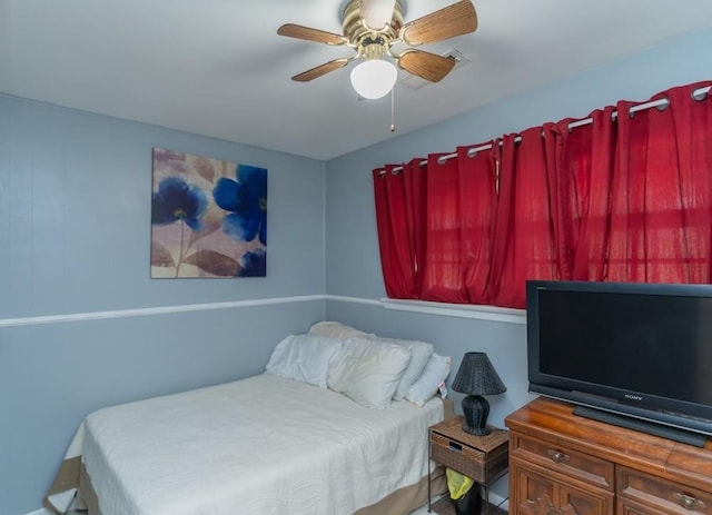 bedroom featuring ceiling fan