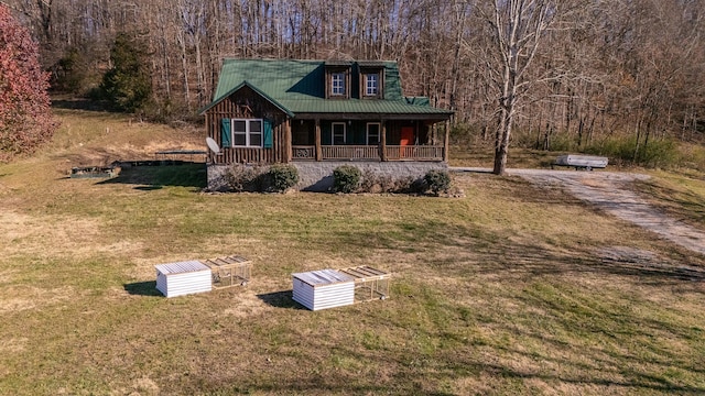 view of front facade with a porch, an outdoor structure, and a front lawn