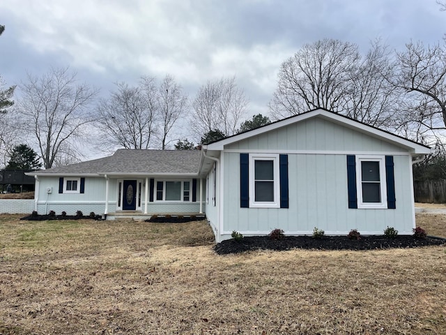 view of front of house featuring a front yard