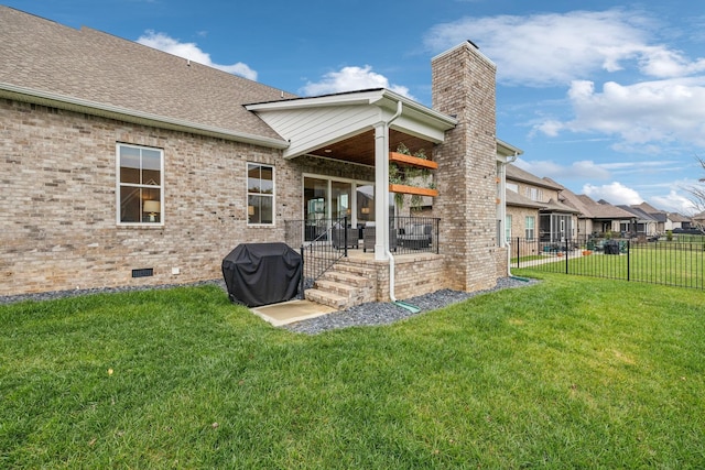 back of house featuring a lawn