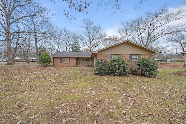 ranch-style home with a front yard