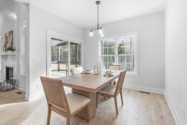 dining area with a chandelier, light hardwood / wood-style flooring, and plenty of natural light