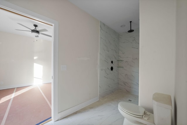 bathroom featuring tiled shower, toilet, and ceiling fan