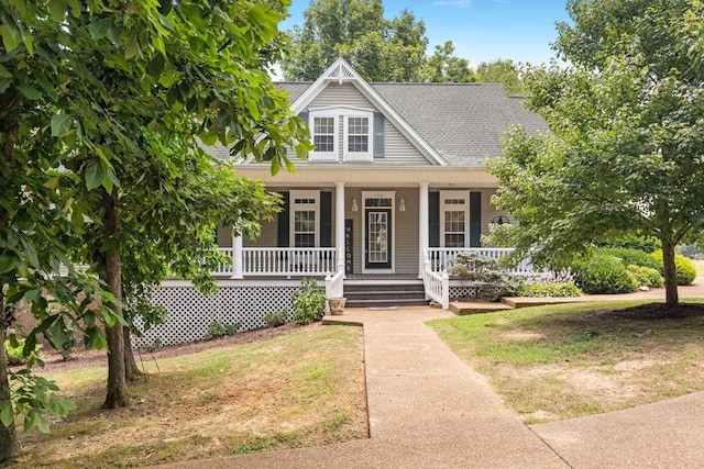 view of front of property featuring a porch and a front yard