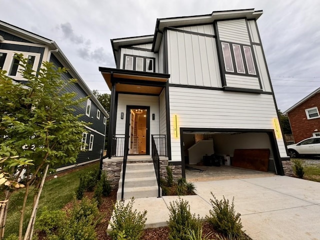 view of front of property featuring a garage