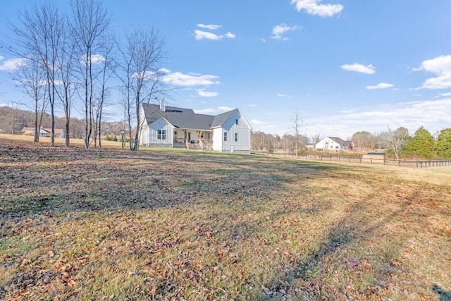 view of yard featuring a rural view