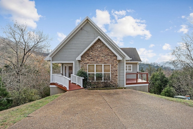 view of front facade with covered porch