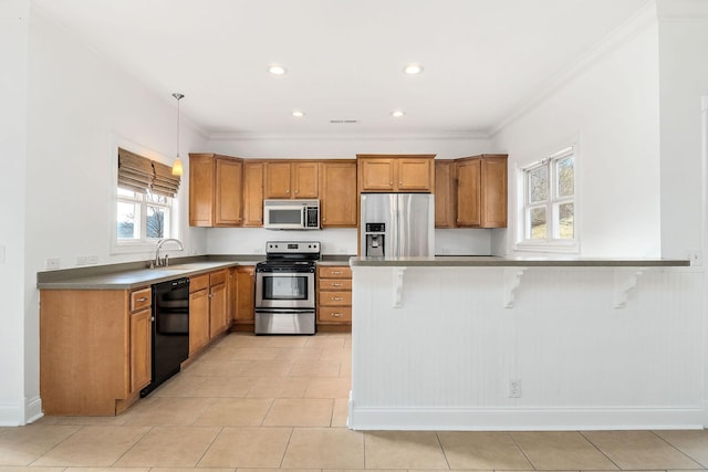 kitchen with sink, hanging light fixtures, stainless steel appliances, a breakfast bar, and ornamental molding