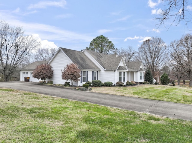 view of front facade featuring a garage and a front lawn