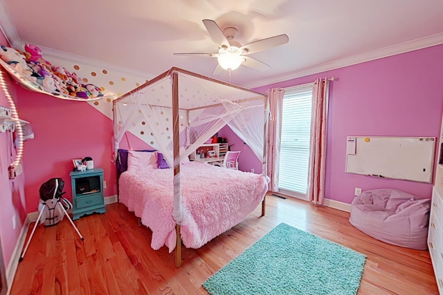 bedroom featuring hardwood / wood-style flooring, ceiling fan, and crown molding