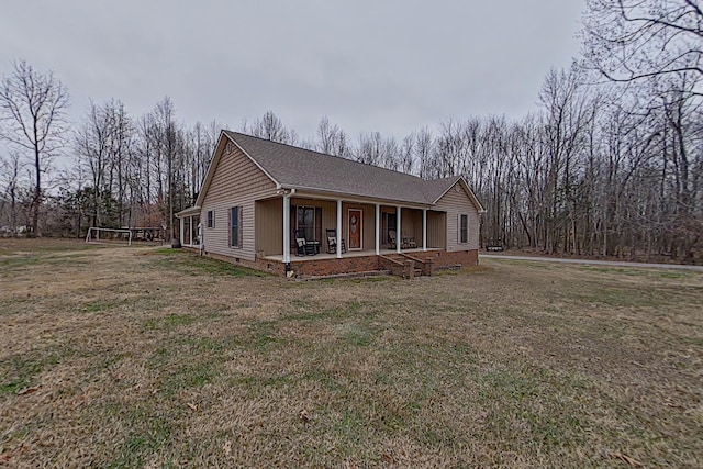 view of front of house with covered porch and a front lawn