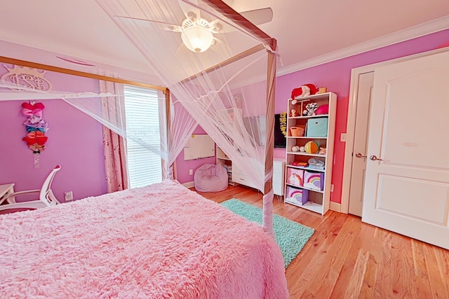 bedroom featuring hardwood / wood-style flooring, vaulted ceiling, ceiling fan, and crown molding