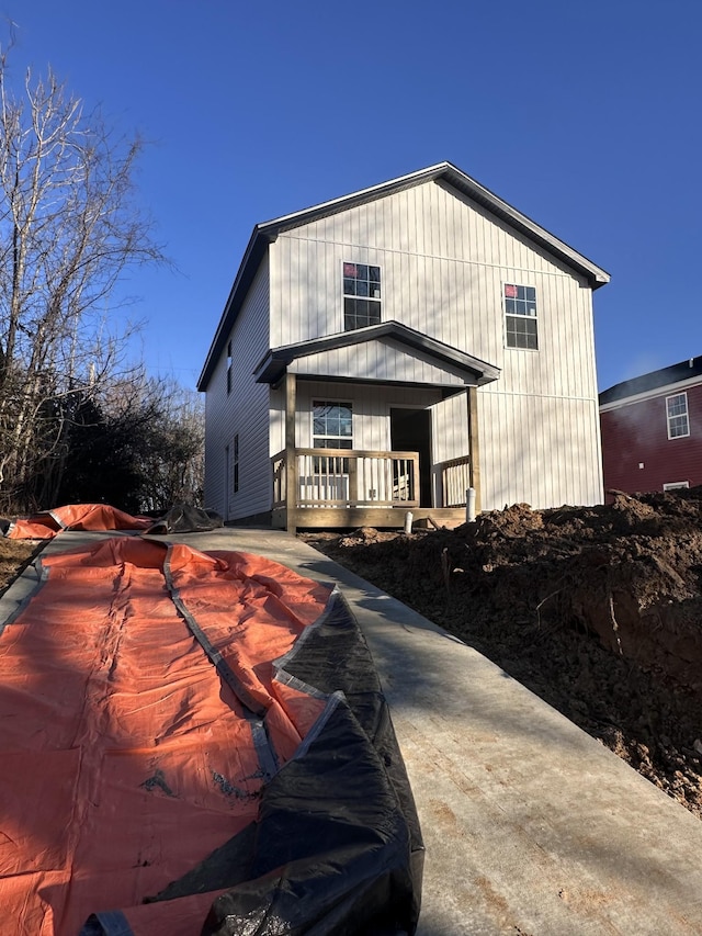 view of front facade with covered porch