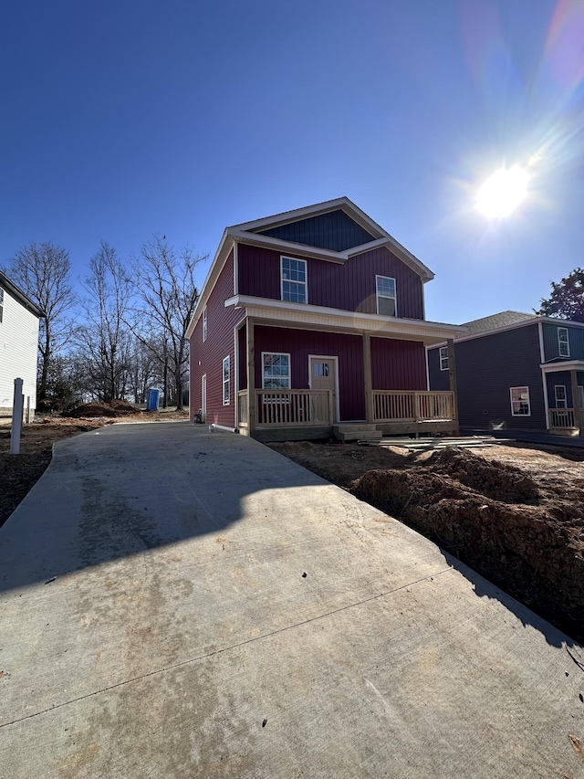 view of front of house with covered porch and driveway