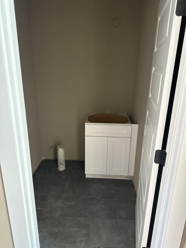 bathroom featuring concrete flooring