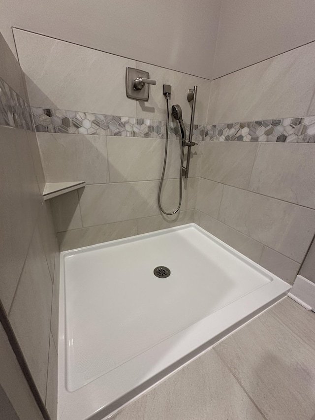 bathroom with a tile shower