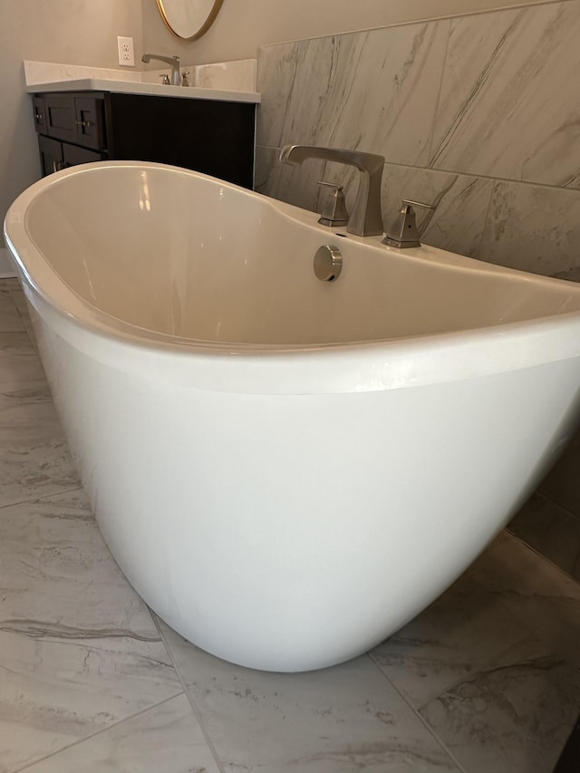 bathroom featuring a bathtub and vanity