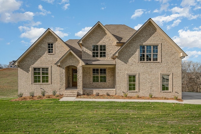 view of front facade with a front lawn