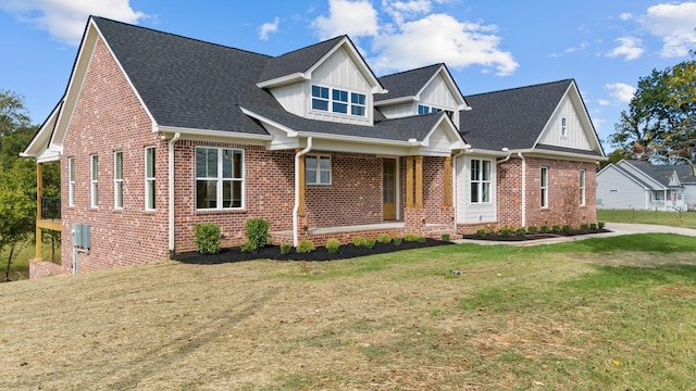 view of front of home featuring a front lawn