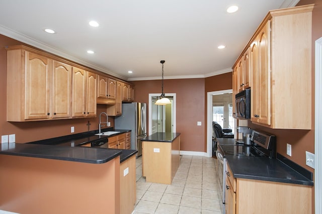 kitchen with a center island, sink, ornamental molding, appliances with stainless steel finishes, and decorative light fixtures