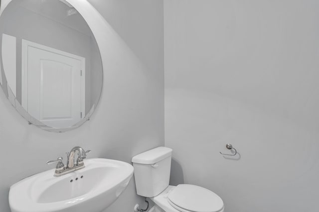 bathroom featuring toilet and sink