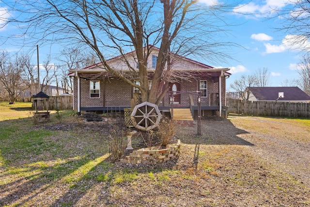 view of front facade with a front lawn