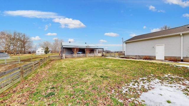 view of yard with an outdoor structure