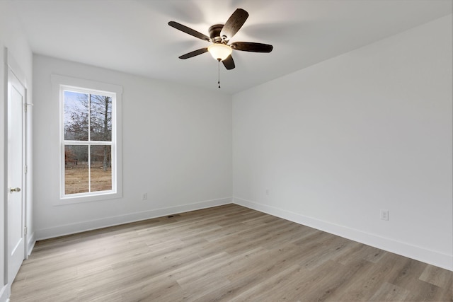 empty room featuring light hardwood / wood-style floors and ceiling fan