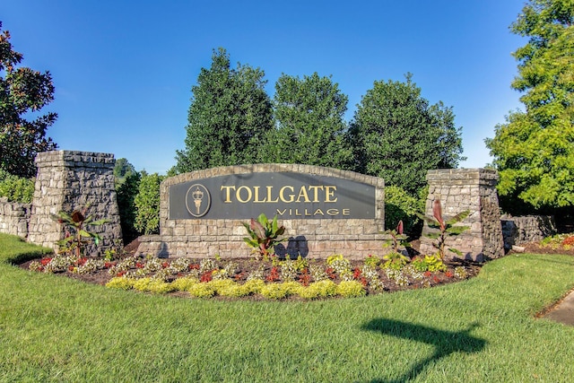 community / neighborhood sign with a lawn