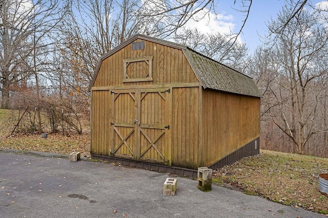 view of outbuilding