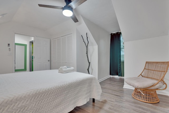 bedroom featuring hardwood / wood-style floors, ceiling fan, vaulted ceiling, and a closet