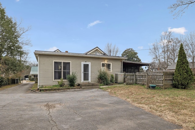 view of front facade featuring cooling unit and a carport