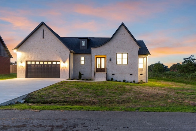 view of front facade featuring a lawn and a garage