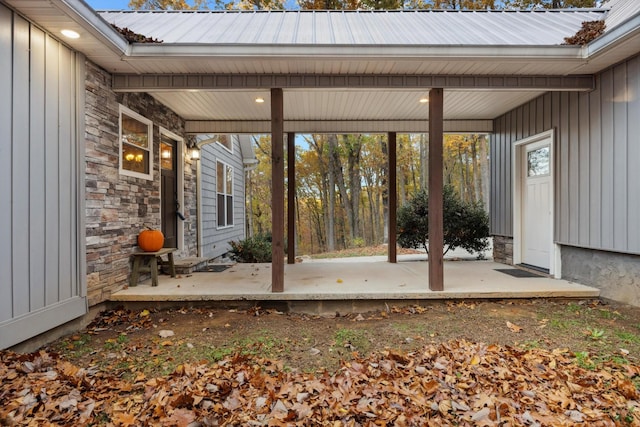 view of patio featuring covered porch