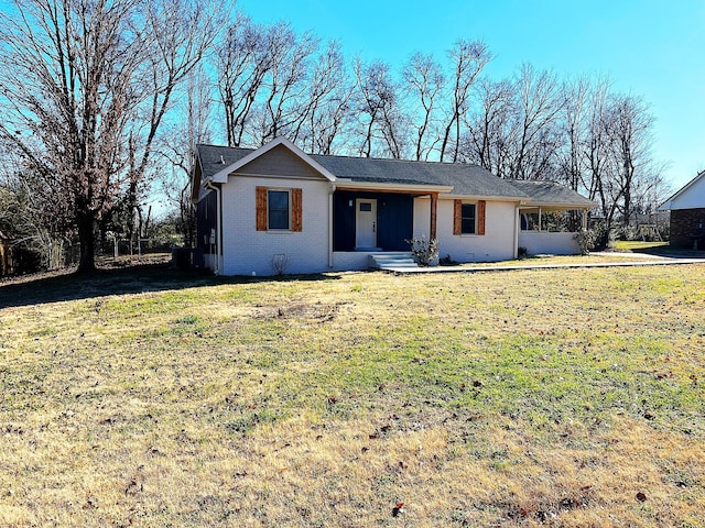 single story home featuring a front lawn