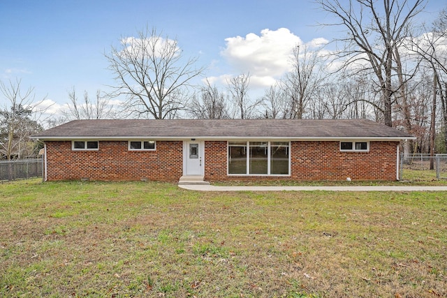 ranch-style house featuring a front yard