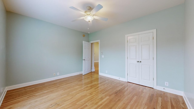 unfurnished bedroom with a ceiling fan, light wood-style flooring, baseboards, and a closet