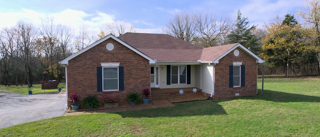 view of front of property with a front yard