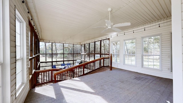 sunroom / solarium with ceiling fan