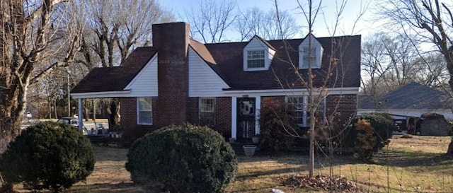 view of front of property featuring a front yard