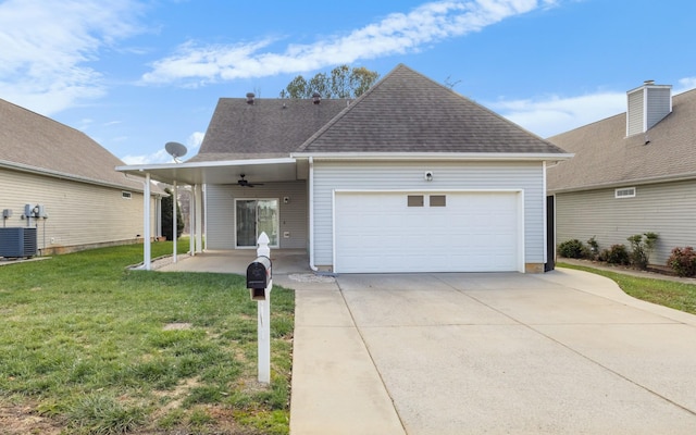 view of front of property with ceiling fan, cooling unit, a garage, and a front yard