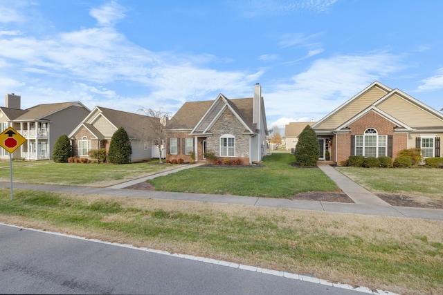 view of front of property featuring a front lawn