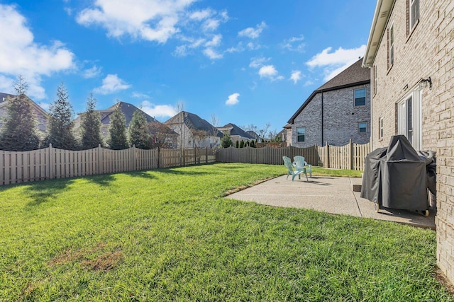 view of yard featuring a patio area